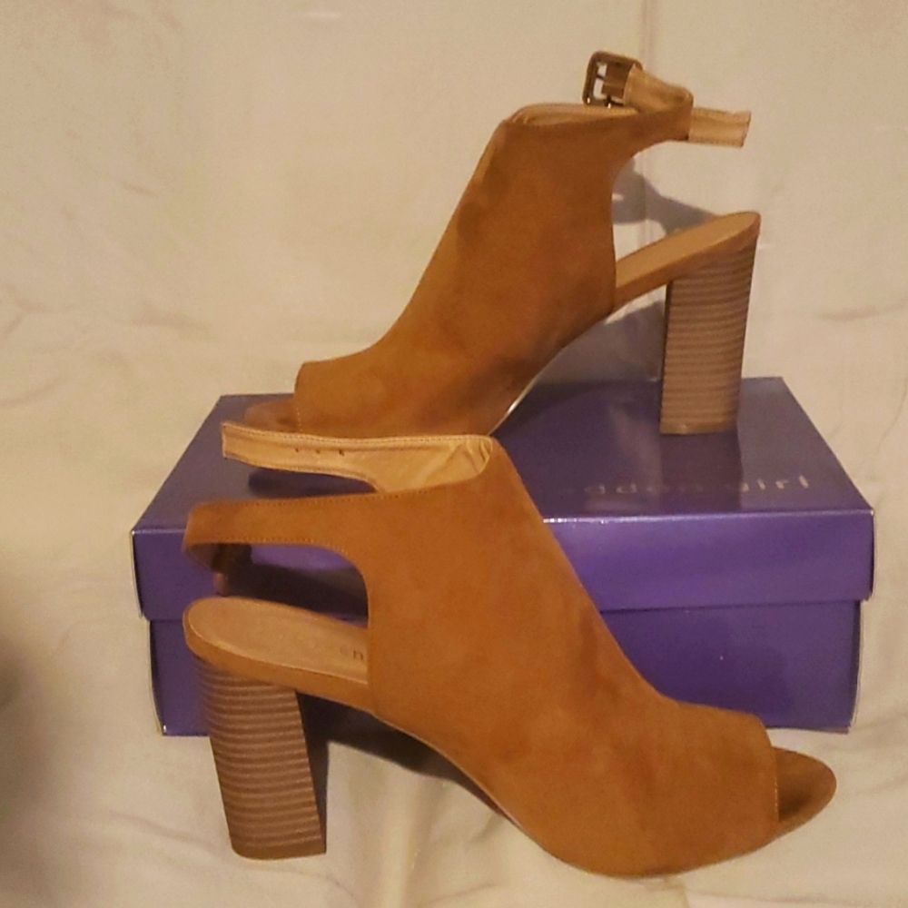 High heel sandals